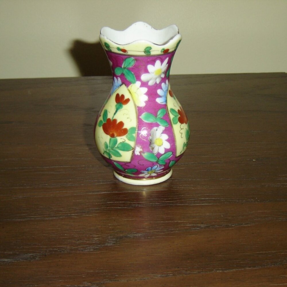 Vintage small purple yellow cameo floral vase VGU